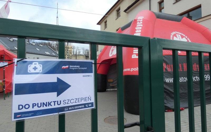 Brzeszcze. Przygotowanie Punktu Szczepień Powszechnych - InfoBrzeszcze.pl