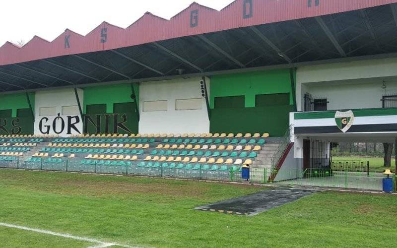 Kibice Górnika wyremontowali trybunę brzeszczańskiego stadionu - InfoBrzeszcze.pl