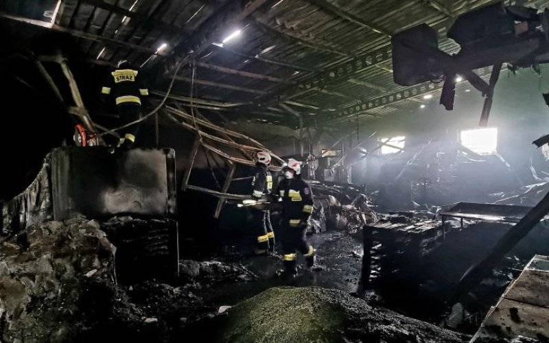 Jawiszowice. Pożar w zakładzie przetwarzającym tworzywa sztuczne -FILM i ZDJĘCIA- InfoBrzeszcze.pl