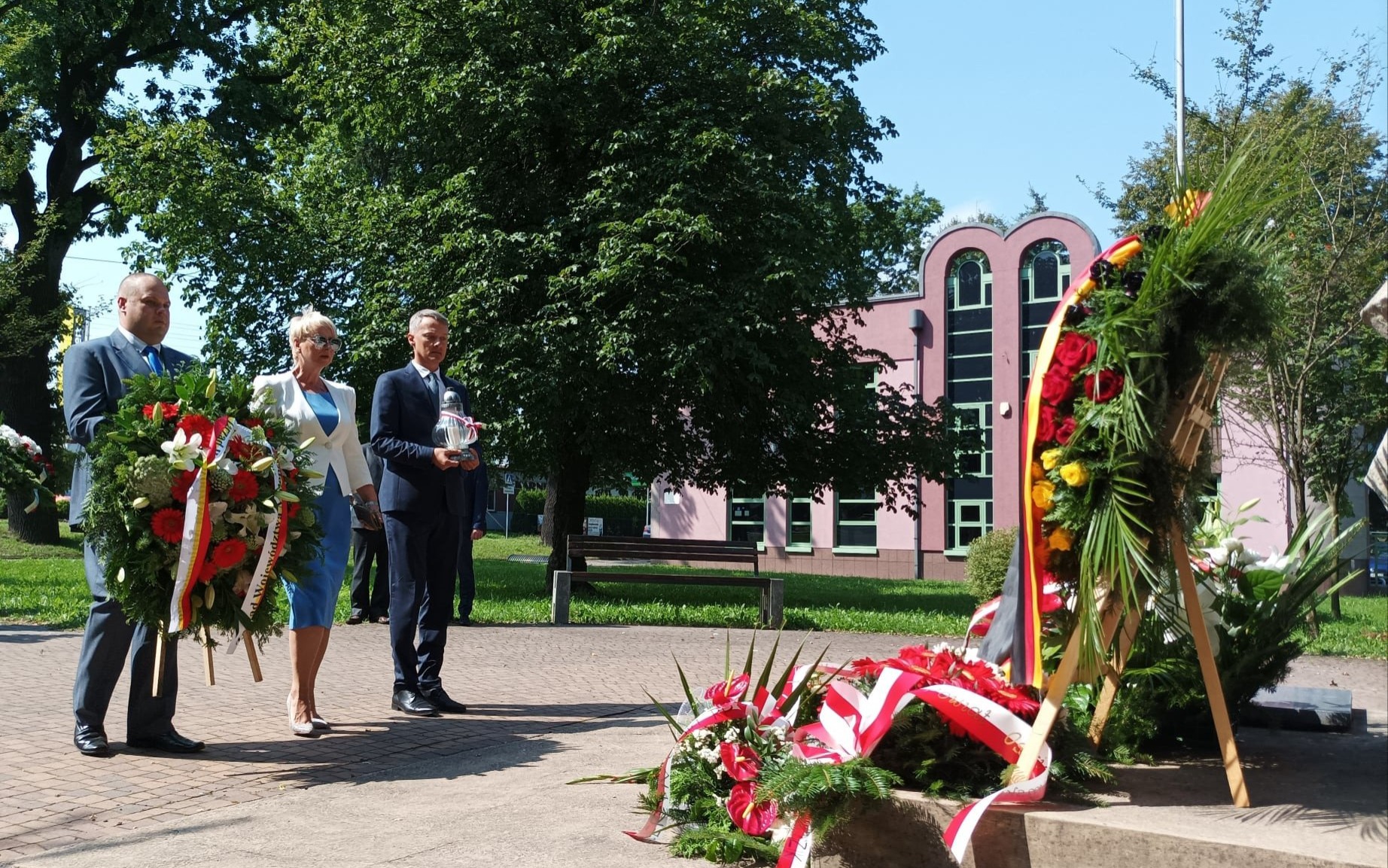 Uczcili pamięć ofiar KL Auschwitz-Jawischowitz - InfoBrzeszcze.pl