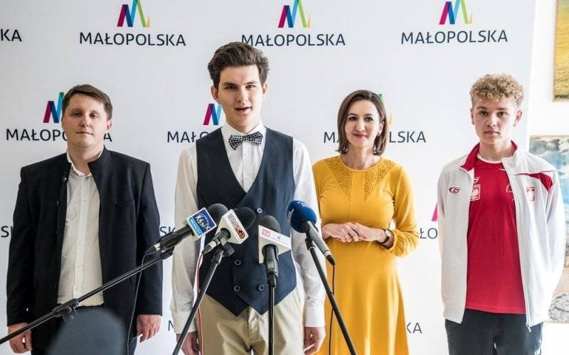 Stypendia pozwolą rozwijać talenty i wzbogacać wiedzę - InfoBrzeszcze.pl