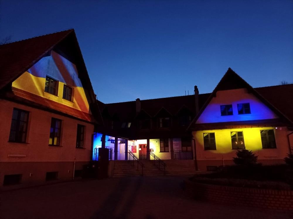 Urząd Gminy w barwach Ukrainy - InfoBrzeszcze.pl