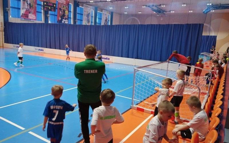 Młodzi piłkarze LKS-u zagrali w turnieju 'Iskierka Cup' - FOTO - InfoBrzeszcze.pl