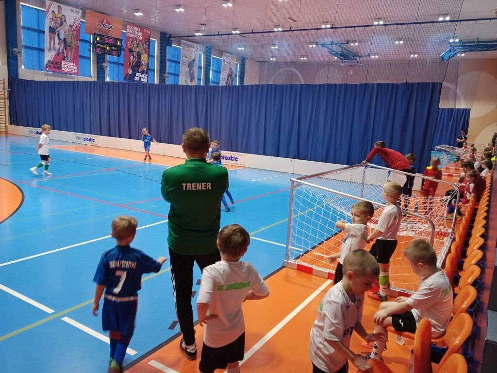 Młodzi piłkarze LKS-u zagrali w turnieju 'Iskierka Cup' - FOTO - InfoBrzeszcze.pl