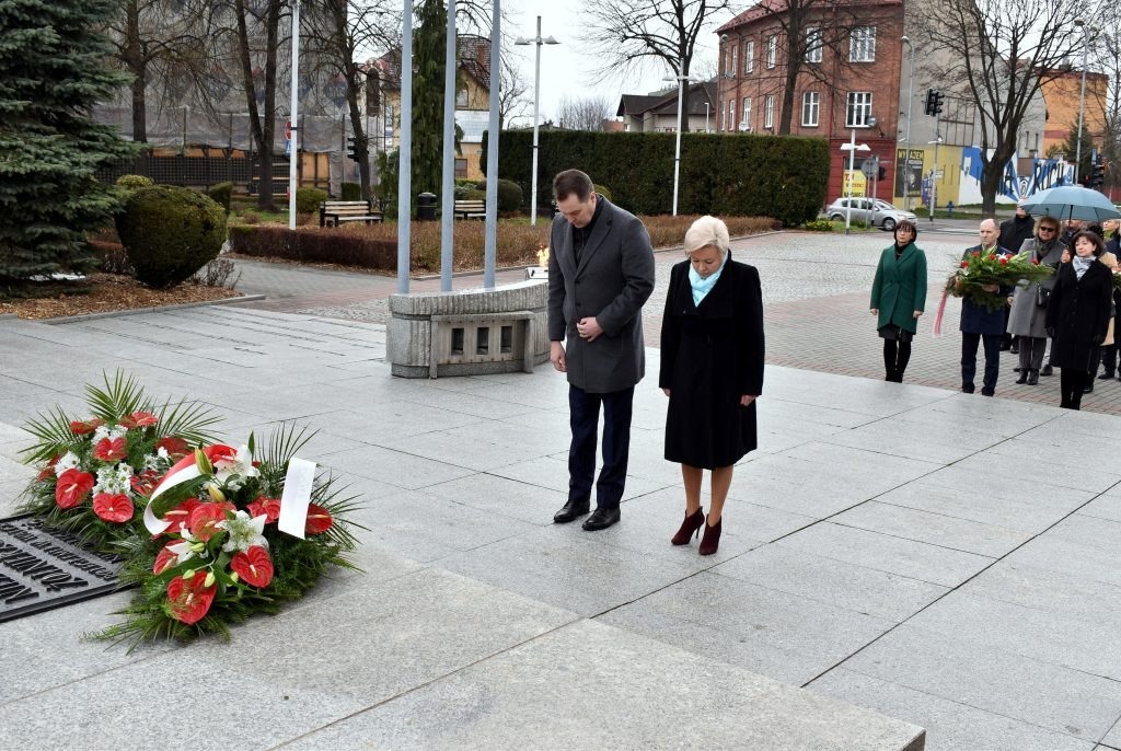 Hołd ofiarom katastrofy pod Smoleńskiem. W ciszy, spokoju i z pełnym szacunkiem - InfoBrzeszcze.pl