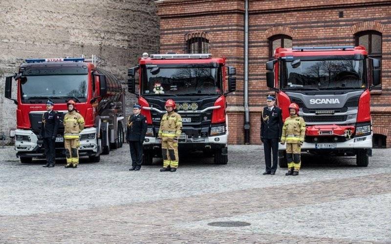 Promesy na zakup samochodów pożarniczych dla Ochotniczych Straży Pożarnych - InfoBrzeszcze.pl