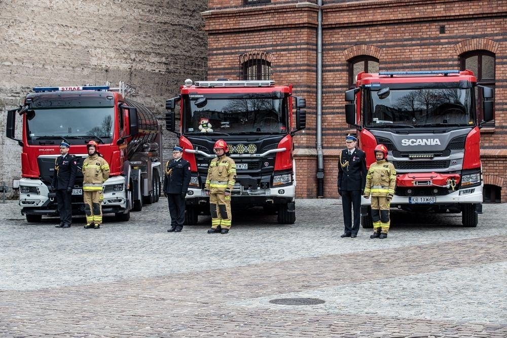 Promesy na zakup samochodów pożarniczych dla Ochotniczych Straży Pożarnych - InfoBrzeszcze.pl