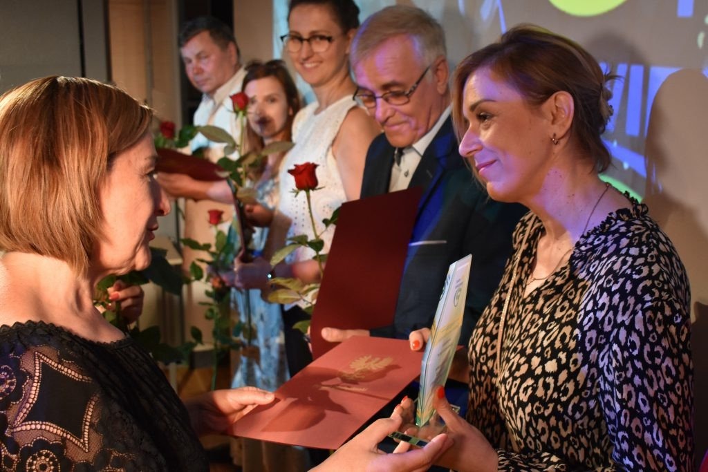 Zarząd Powiatu nagrodził osoby i organizacje działające na rzecz lokalnej społeczności - InfoBrzeszcze.pl