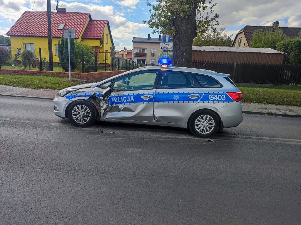 Informacje odnośnie zdarzenia z udziałem radiowozu Policji - InfoBrzeszcze.pl