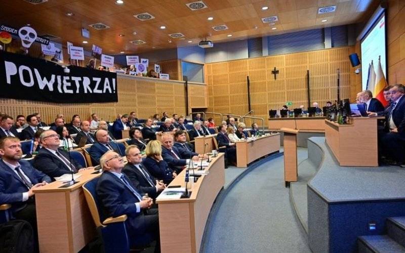 Przedłużono termin wejścia w życie uchwały antysmogowej - InfoBrzeszcze.pl