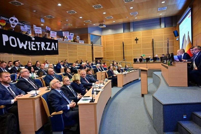 Przedłużono termin wejścia w życie uchwały antysmogowej - InfoBrzeszcze.pl