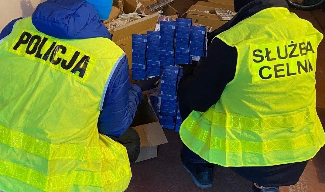 Tytoniowa kontrabanda w mieszkaniu i samochodzie - InfoBrzeszcze.pl