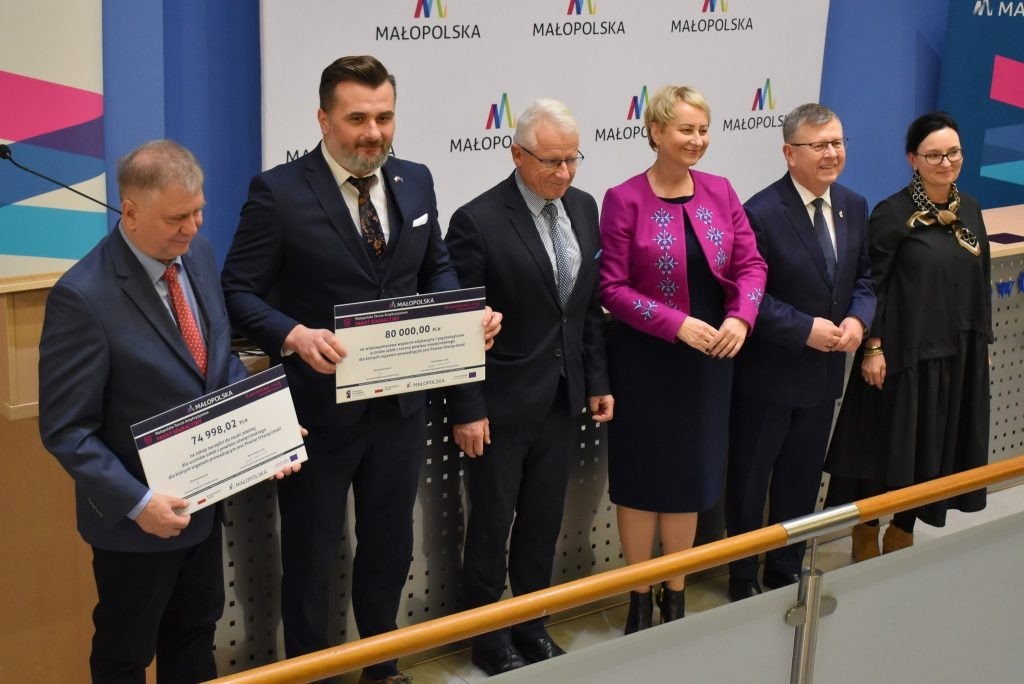 Fundusze dla szkół na sprzęt komputerowy i zajęcia pozalekcyjne - InfoBrzeszcze.pl