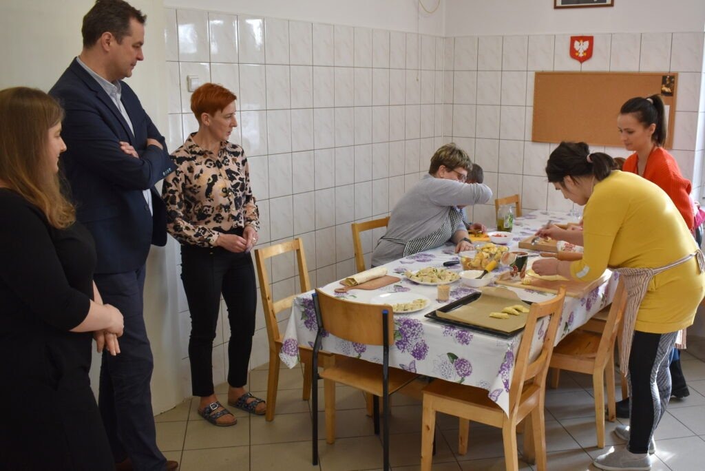 Uczą podopiecznych radzenia sobie w codziennym życiu - InfoBrzeszcze.pl