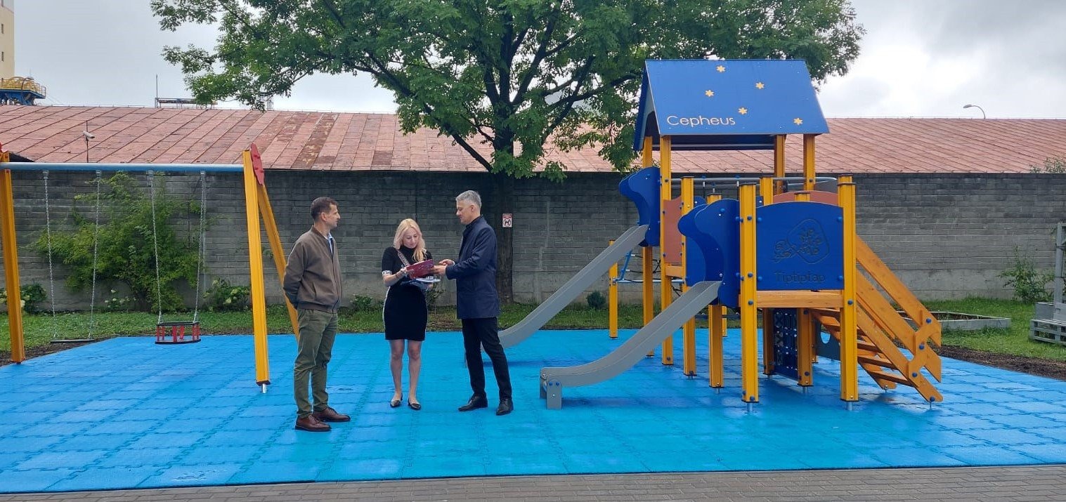 Mieszkańcy Starej Koloni doczekali się placu zabaw - InfoBrzeszcze.pl