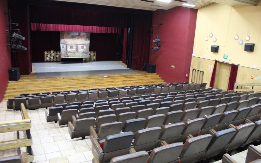 Remont sali widowiskowej Ośrodka Kultury - InfoBrzeszcze.pl