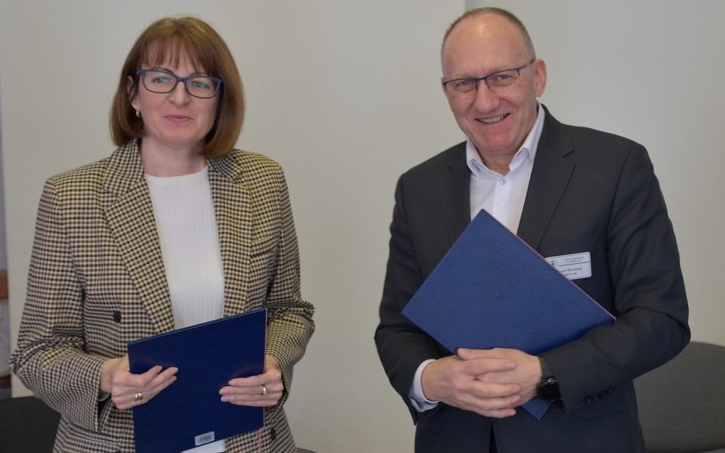 Umowa powiatowej „Szóstki” ze szpitalem - InfoBrzeszcze.pl