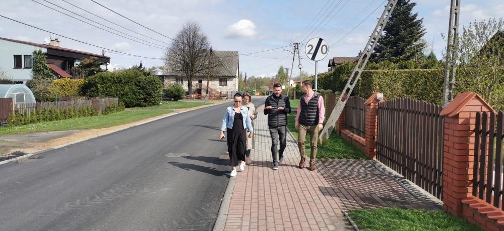 Sukcesywny Rozwój Infrastruktury Drogowej w Brzeszczach: Odbiór Pierwszego Etapu Przebudowy ul. Borowej - InfoBrzeszcze.pl