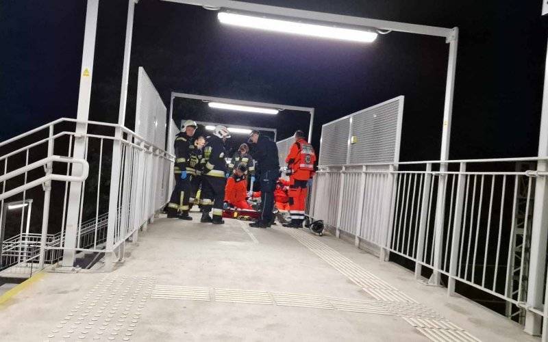 Tragedia na wiadukcie w Brzeszczach- desperata nie udało się uratować - InfoBrzeszcze.pl