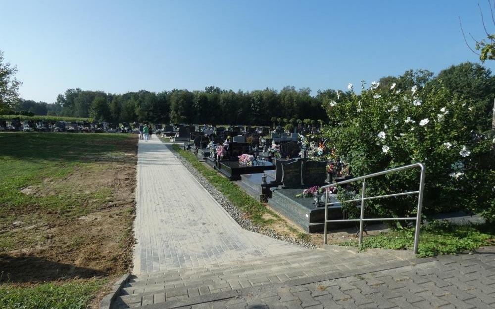 Nowy chodnik na cmentarzu komunalnym w Jawiszowicach poprawia bezpieczeństwo i estetykę - InfoBrzeszcze.pl