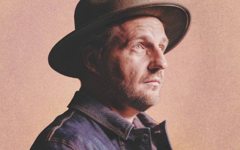 Ośrodek Kultury w Brzeszczach - "INTYMNIE" - akustyczny koncert na głos, gitarę i kontrabas. PAWEŁ DOMAGAŁA. - InfoBrzeszcze.pl
