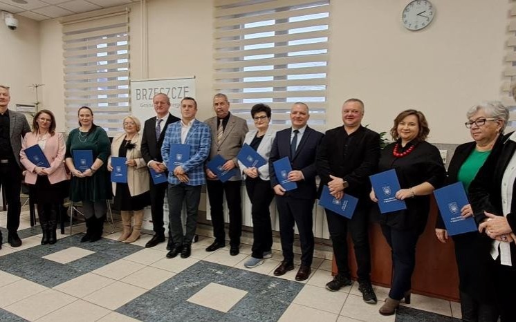 Wręczenie zaświadczeń nowo wybranym sołtysom i przewodniczącym zarządów osiedlowych w Gminie Brzeszcze - InfoBrzeszcze.pl