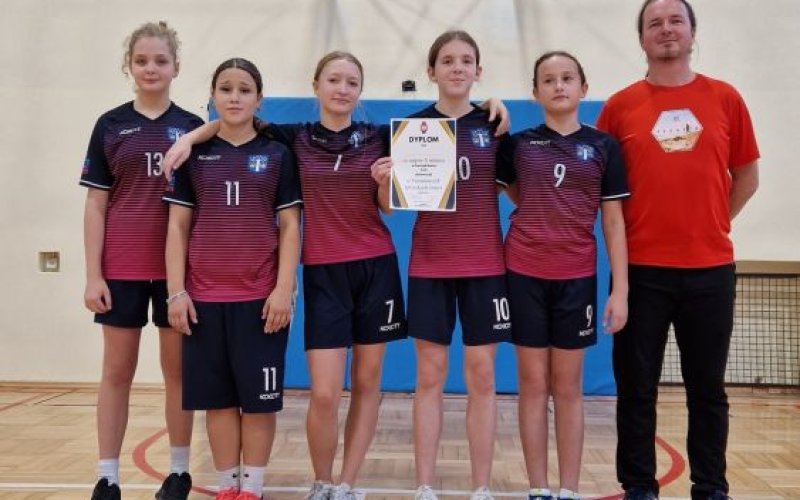 ZAWODNICZKI Z BRZEZINKI WICEMISTRZEM POWIATU OŚWIECIM W KOSZYKÓWCE 3X3!