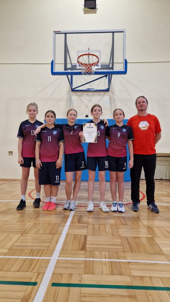 ZAWODNICZKI Z BRZEZINKI WICEMISTRZEM POWIATU OŚWIECIM W KOSZYKÓWCE 3X3!