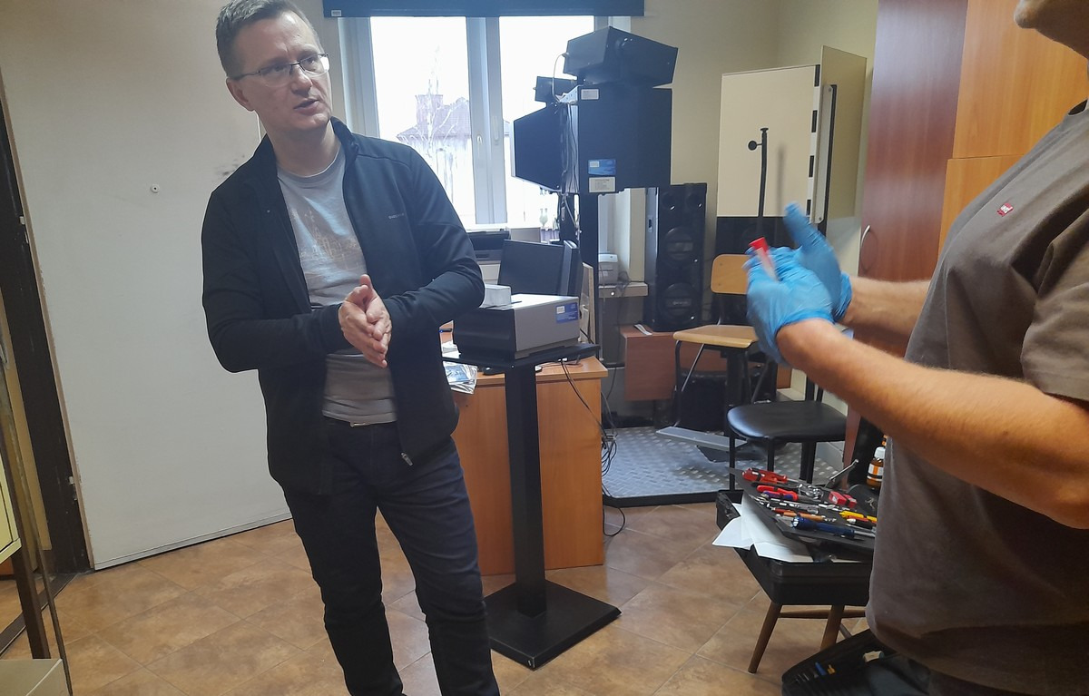 Oświęcim. Aktor serialu „Detektywi” zapoznawał się z pracą technika kryminalistyki