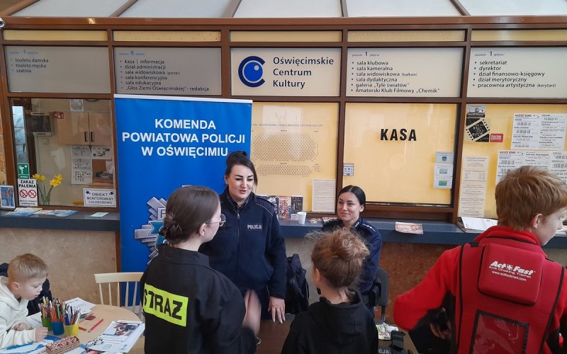 Oświęcim. 34 WOŚP. Policjanci pilnowali bezpieczeństwa wolontariuszy i promowali służbę w Policji.