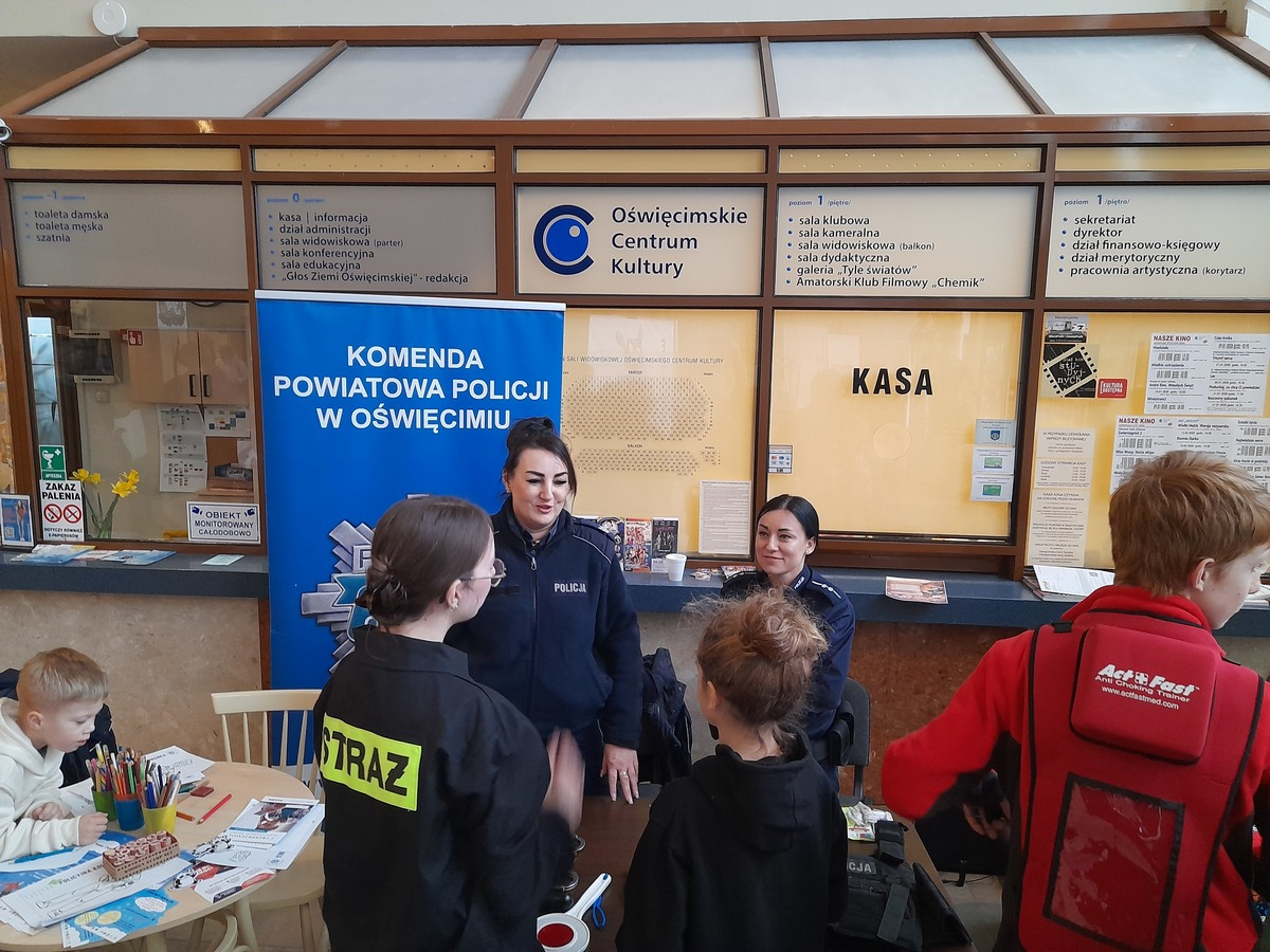 Oświęcim. 34 WOŚP. Policjanci pilnowali bezpieczeństwa wolontariuszy i promowali służbę w Policji.