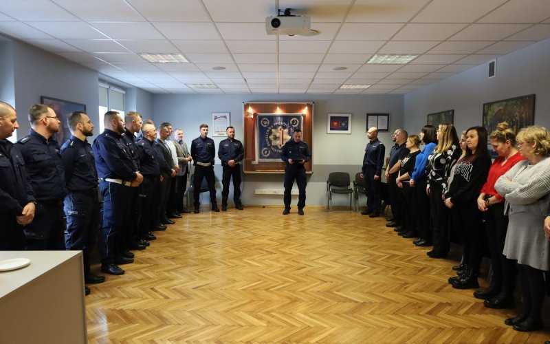 17.02 Dzień Służby Cywilnej. Życzenia i podziękowania dla pracowników cywilnych oświęcimskiej komendy Policji oraz podległych komisariatów Policji