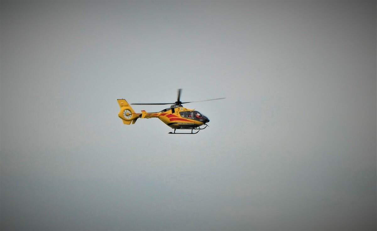 Kęty. Senior, który wypadł balkonu, helikopterem LPR trafił do jednego ze śląskich szpitali