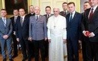 Papież Franciszek złożył na ręce ministra Mariusza Błaszczaka podziękowania dla służb