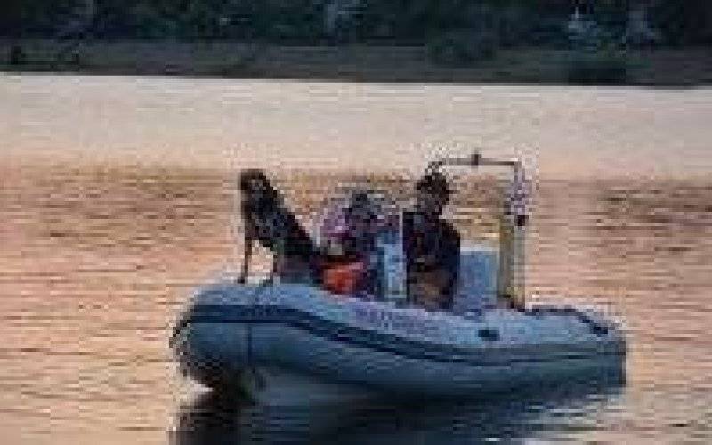 Oświęcim. Wieczorno – nocne ćwiczenia na Krukach. Ćwiczyli, aby być gotowymi, gdy pomoc na wodzie będzie potrzebna