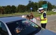 Powiat oświęcimski. Policjanci i uczniowie we wspólnej akcji na rzecz bezpieczeństwa dzieci na drogach