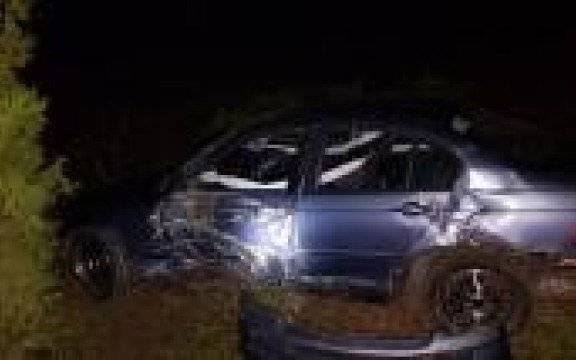 Gmina Kęty. Nietrzeźwy kierowca bez uprawnień, „skasował” płot, drzewo i BMW