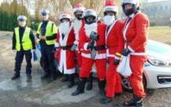 Oświęcim. Efekty działań „mikołajkowego” patrolu. Za wzorową jazdę lizak i odblask, a za wykroczenie pouczenie i … rózga.