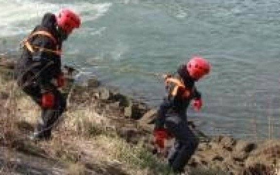 Bobrek. Policjanci i strażacy nadal poszukują Daniela Piekarz