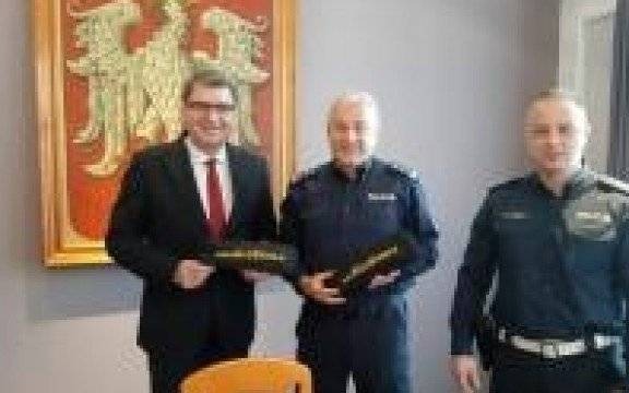 Oświęcim. Wspólnie dla bezpieczeństwa . Urząd Miasta przekazał Policji nowe AlcoBlow.