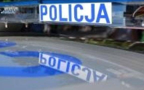 Oświęcim. Policjanci poszukują sprawcy, który okradł seniorkę