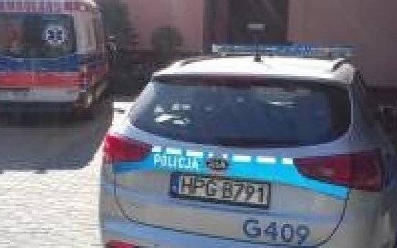 Przeciszów. Dzielnicowy wyniósł seniorkę z zadymionego domu