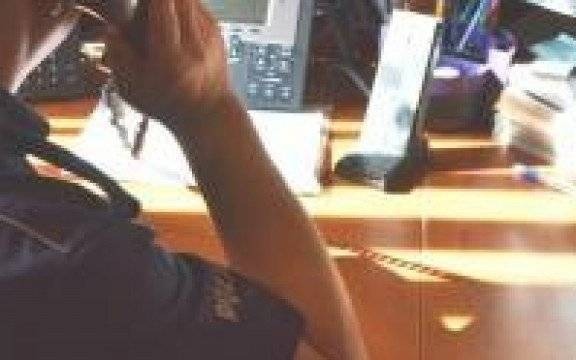 Policja. Złożenie zawiadomienia o przestępstwie lub wykroczeniu, czy złożenie podania, nie musi odbywać się osobiście
