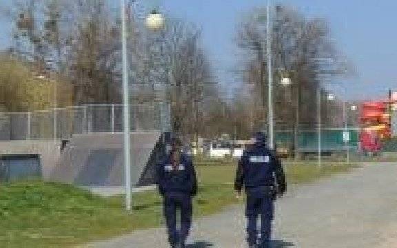 Powiat oświęcimski. Policjanci czuwają nad bezpieczeństwem i apelują o stosowanie się do zaleceń związanych z przeciwdziałaniem epidemii koronawirusa
