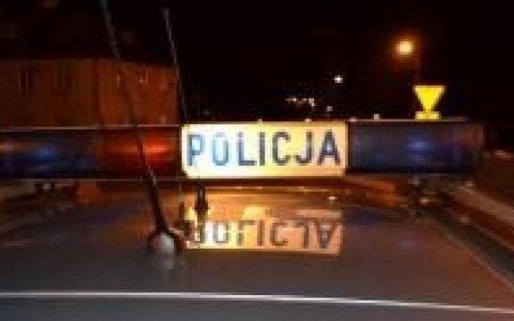 Kęty. Policjanci interweniowali wobec grup młodzieży zakłócających ciszę nocną oraz nieprzestrzegających wytycznych związanych z przeciwdziałaniem epidemii koronawirusa