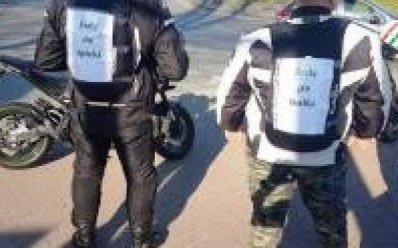 Oświęcim. Motocykliści podziękowali policjantom za służbę w czasie epidemii