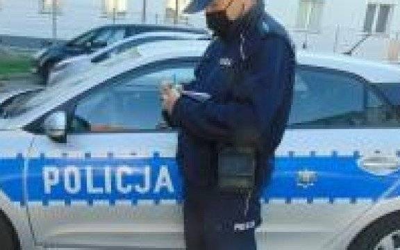 Oświęcim. Policjanci interweniowali wobec klienta, który lekceważył uwagi personelu sklepu i chciał zrobić zakupy bez maseczki ochronnej