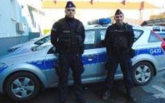 Oświęcim. Policjanci ewakuowali mieszkankę i zatrzymali podejrzanego o podpalenie