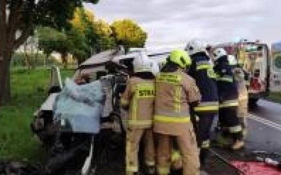 Zator. Policjant na urlopie wraz z dwoma kierowcami ratowali życie poszkodowanego w wypadku