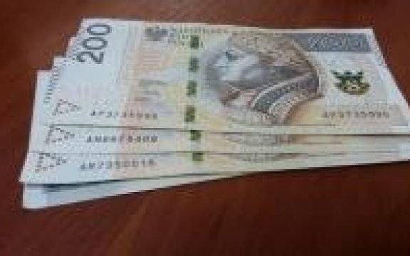 Kęty. Dzielnicowy odnalazł kobietę, która zgubiła kilkaset złotych